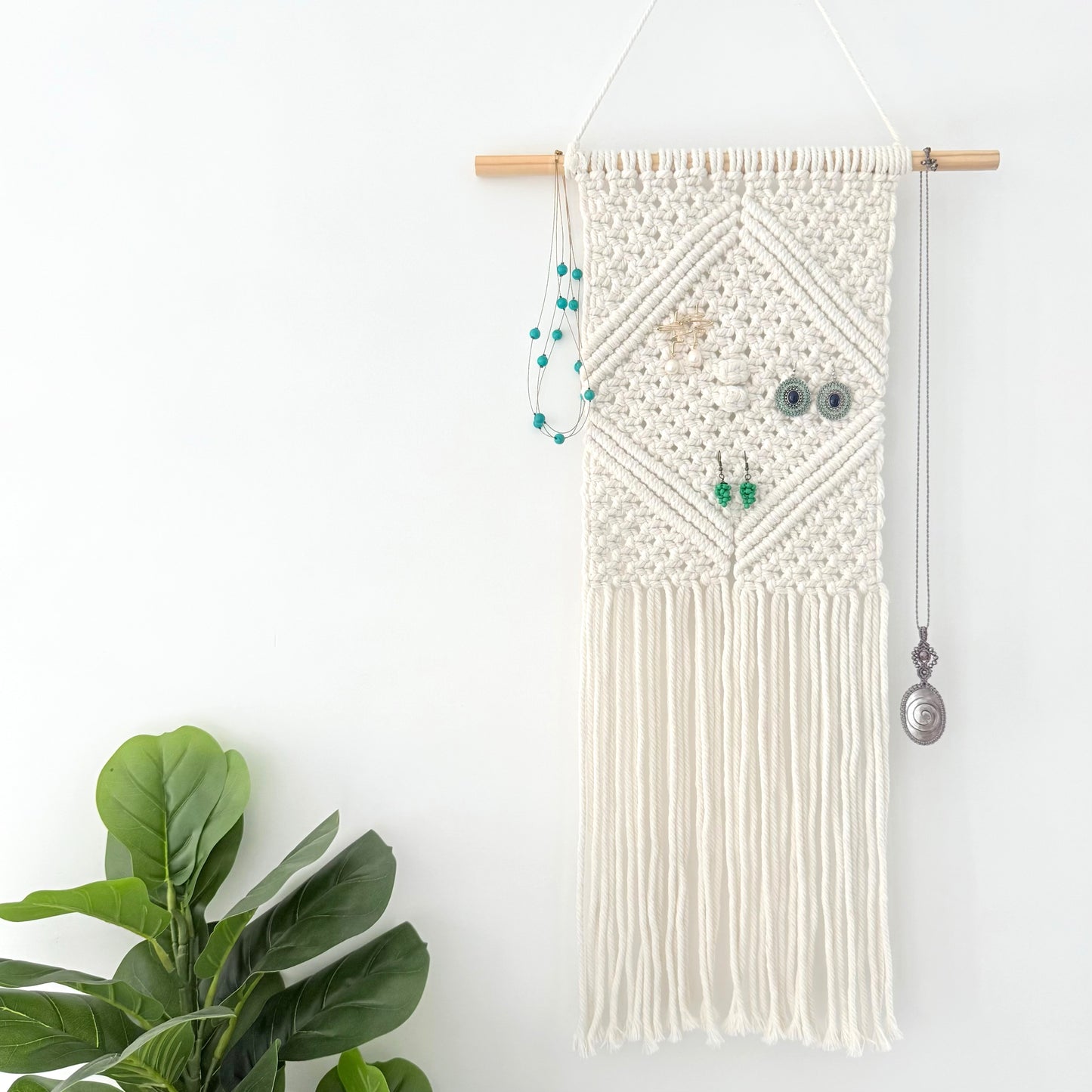 Macrame Jewelry Holder – Boho Wall Decor & Storage for Jewelry