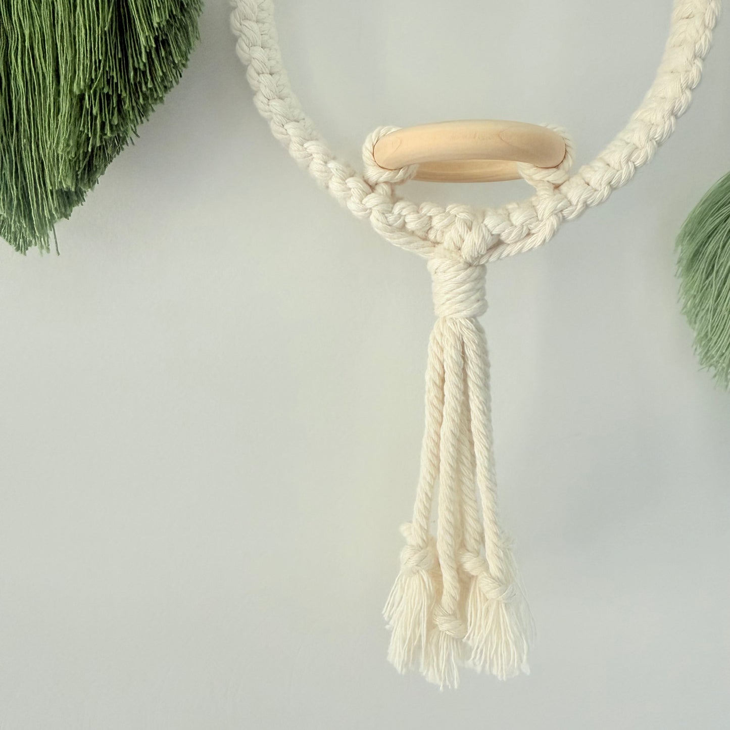 Handmade Macrame Leaf Wall Hanging with Air Plant Holder Boho Home Decor Greenery Display for Dried Flowers or Mini Planters