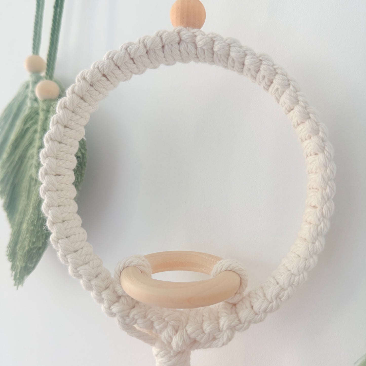 Handmade Macrame Leaf Wall Hanging with Air Plant Holder Boho Home Decor Greenery Display for Dried Flowers or Mini Planters